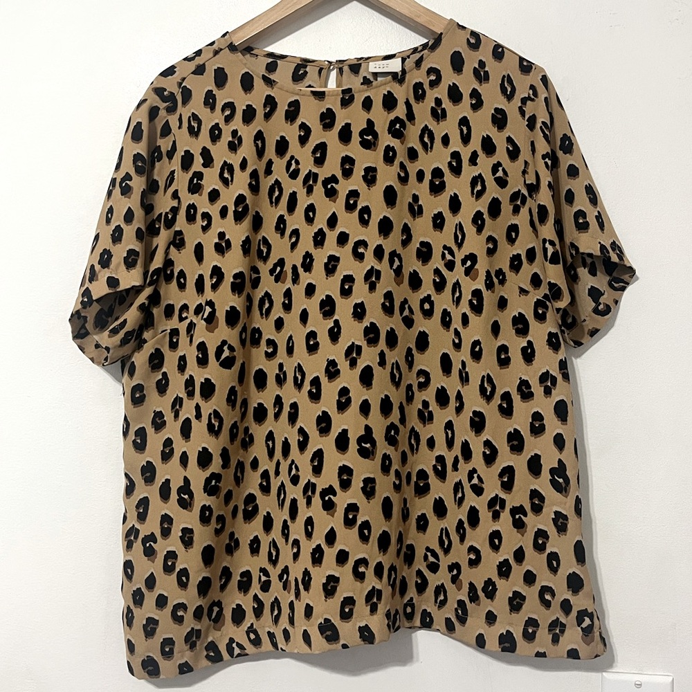 A NEW DAY WOMEN'S LEOPARD PRINT REGULAR FIT SHORT SLEEVE CREWNECK T-SHIRT